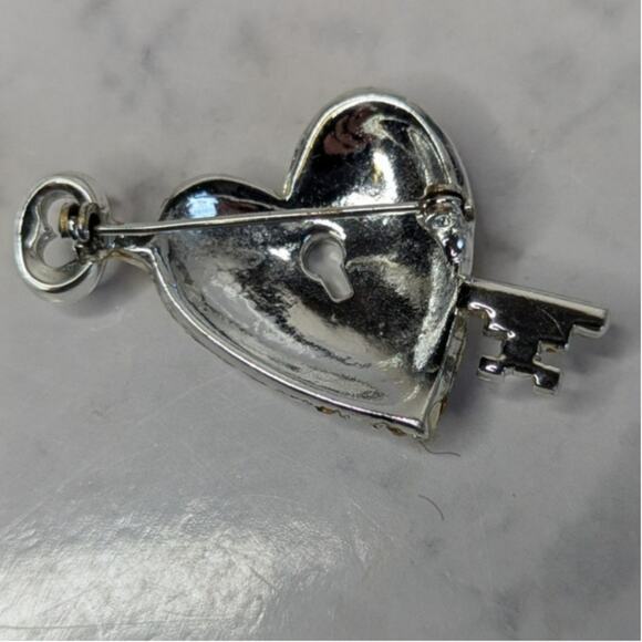 Unsigned silver toned Heart and Key crystal studded brooch pin - Picture 5 of 6
